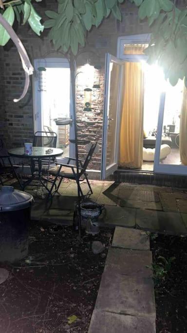 Deluxe Garden Apartment London Exterior photo